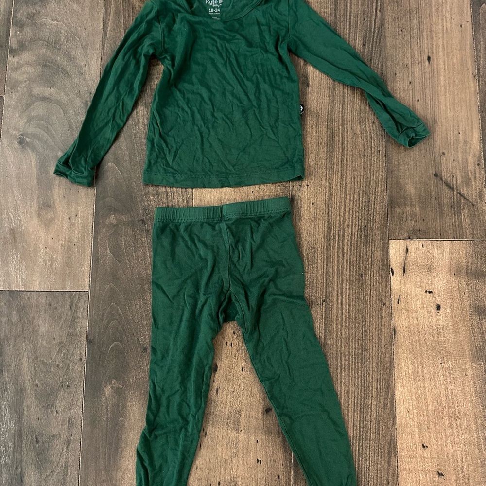 Kids Green Pajamas 2 piece set